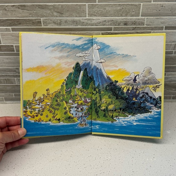 Hasbro Wuzzles Moosel's Special Gift Book - Yellow and Blue - Picture 7 of 7